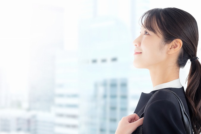 女性の横顔